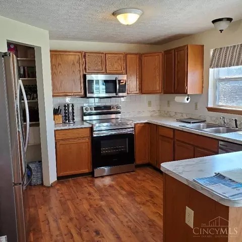 1034 Painter Fork Dr, Bethel, OH 45106 photo 3
