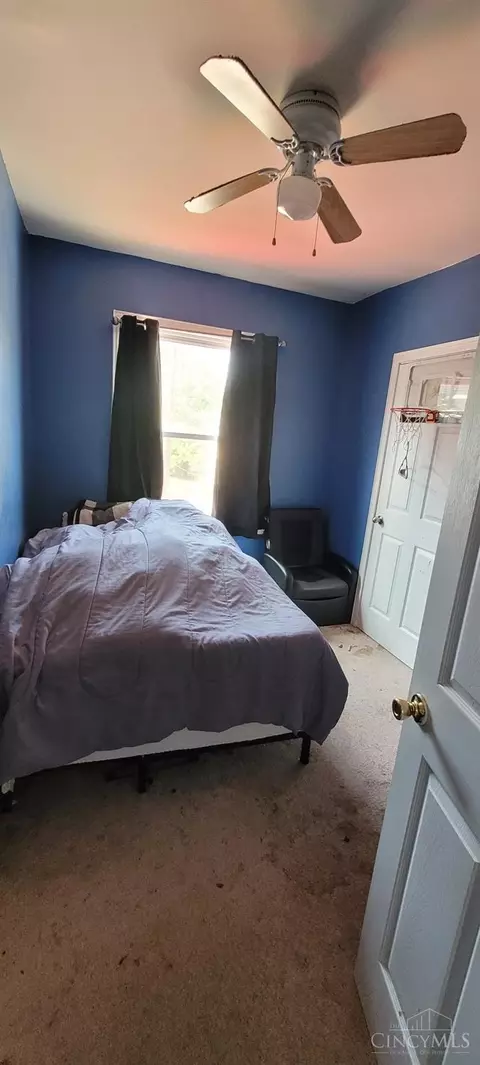 Bedroom - 4430 Whetsel Ave, Cincinnati, OH 45227 photo 2 of 3