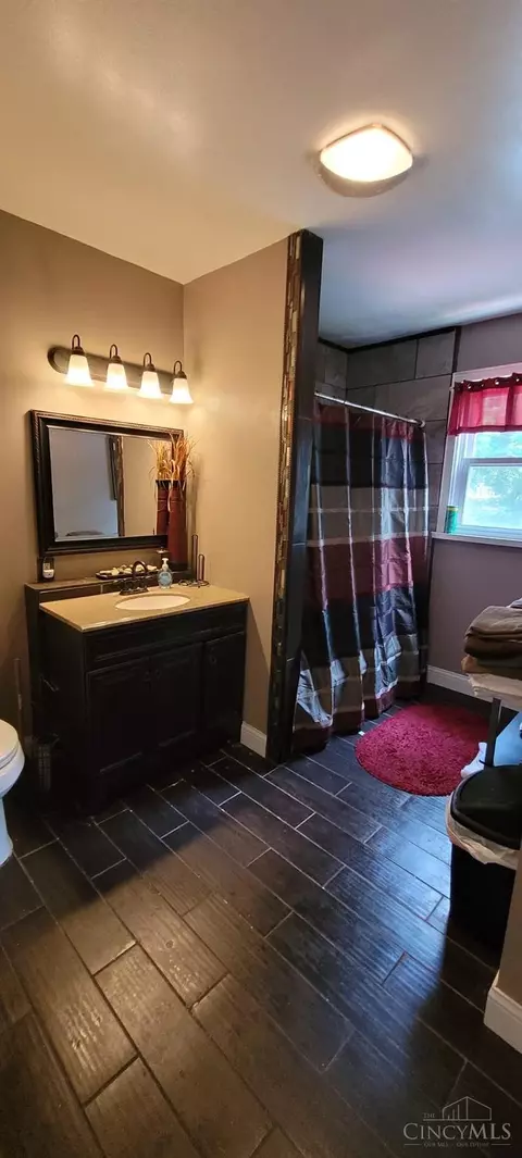 Bath - 4430 Whetsel Ave, Cincinnati, OH 45227 photo 2 of 3