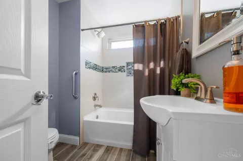 Bath - 2418 Rainbow Ct, Cincinnati, OH 45230 photo 1 of 2