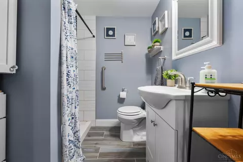 Bath - 2418 Rainbow Ct, Cincinnati, OH 45230 photo 2 of 2