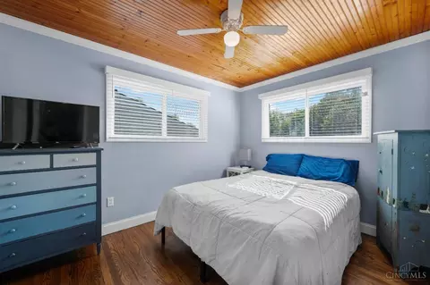Bedroom - 2418 Rainbow Ct, Cincinnati, OH 45230 photo 1 of 5