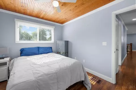 Bedroom - 2418 Rainbow Ct, Cincinnati, OH 45230 photo 2 of 5