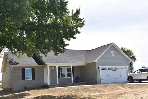 10064 Wolfe Rd, New Vienna, OH 45159