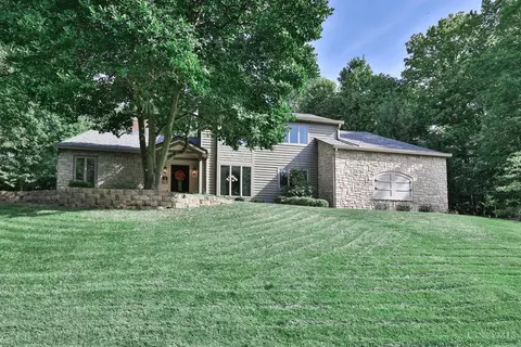 2478 Royalview Ct, Cincinnati, OH 45244