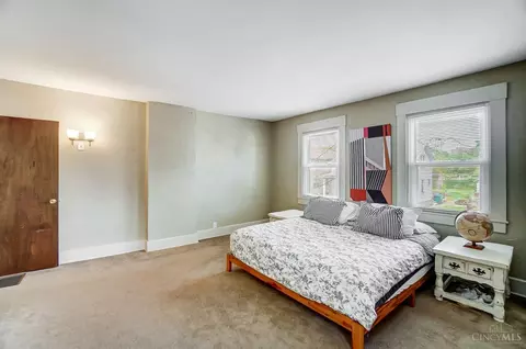 Bedroom - 35 Kessler Pl, Cincinnati, OH 45217 photo 3 of 5