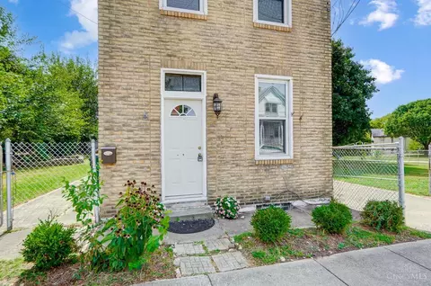Exterior - 35 Kessler Pl, Cincinnati, OH 45217 photo 6 of 23