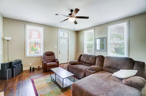 Living - 35 Kessler Pl, Cincinnati, OH 45217 photo 3 of 3