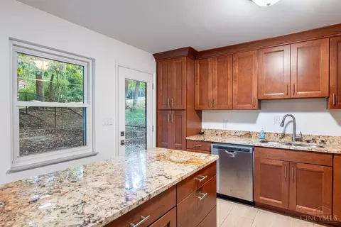 7364 Commonwealth Dr, Cincinnati, OH 45224 photo 12