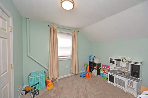 Bedroom - 6936 Warder Dr, Cincinnati, OH 45224 photo 2 of 2