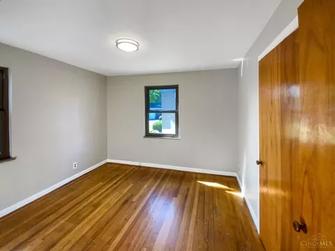 Bedroom - 186 W Crest Dr, Reading, OH 45215 photo 5 of 7