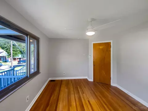 Living - 186 W Crest Dr, Reading, OH 45215 photo 4 of 4
