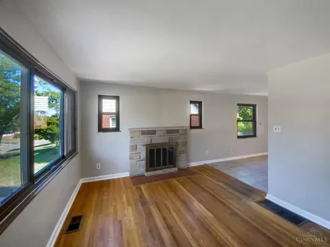 Living - 186 W Crest Dr, Reading, OH 45215 photo 3 of 4
