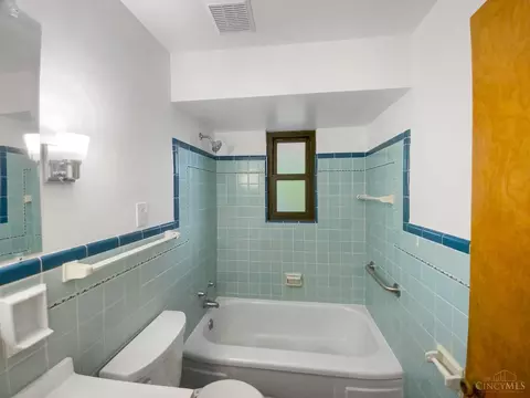 Bath - 186 W Crest Dr, Reading, OH 45215 photo 1 of 1