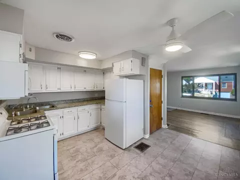 Kitchen - 186 W Crest Dr, Reading, OH 45215 photo 2 of 2