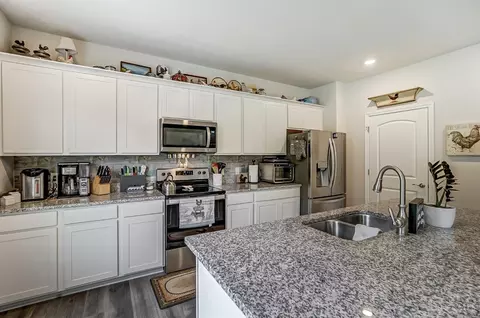Kitchen - 3286 Shadow Ridge Ct, Morrow, OH 45152 photo 5 of 5