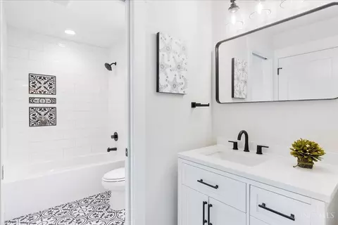 Bath - 3925 Paxton Ave, Cincinnati, OH 45209 photo 3 of 3