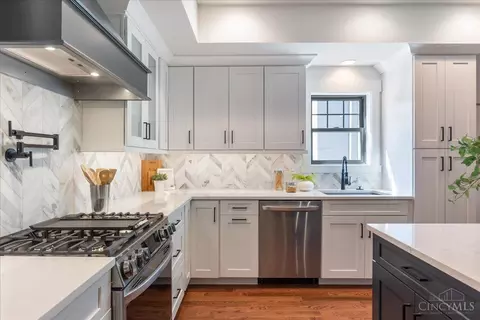 Kitchen - 3925 Paxton Ave, Cincinnati, OH 45209 photo 2 of 3
