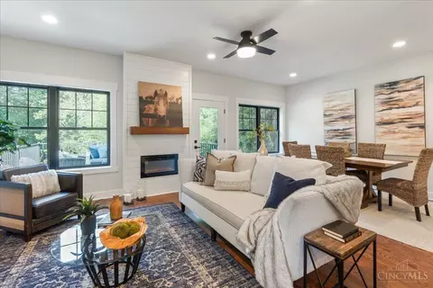 Living - 3925 Paxton Ave, Cincinnati, OH 45209 photo 2 of 2