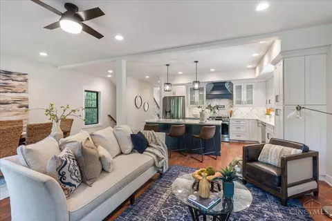 Living - 3925 Paxton Ave, Cincinnati, OH 45209 photo 1 of 2