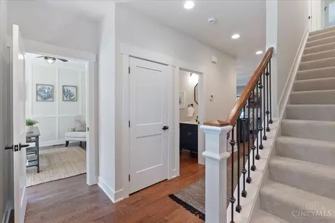 Entry Way - 3925 Paxton Ave, Cincinnati, OH 45209 photo 2 of 2