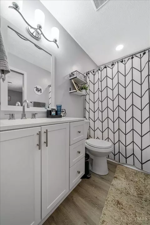 Bath - 94 Flintstone Dr, Harrison, OH 45030 photo 2 of 2