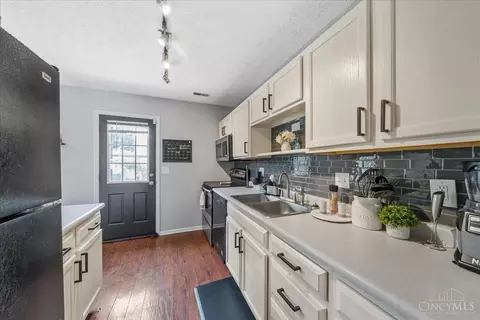 Kitchen - 94 Flintstone Dr, Harrison, OH 45030 photo 1 of 3