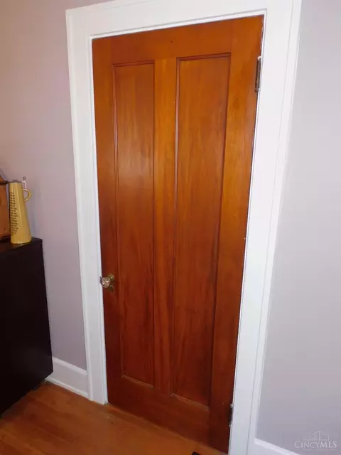 Entry Way - 1122 Omena Pl, Cincinnati, OH 45238 photo 3 of 3