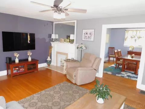 Living - 1122 Omena Pl, Cincinnati, OH 45238 photo 3 of 6
