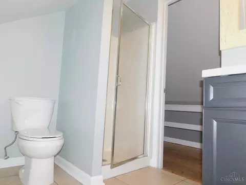 Bath - 1122 Omena Pl, Cincinnati, OH 45238 photo 5 of 7