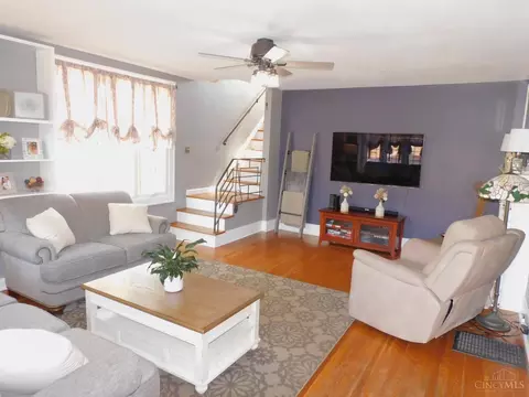 Living - 1122 Omena Pl, Cincinnati, OH 45238 photo 2 of 6