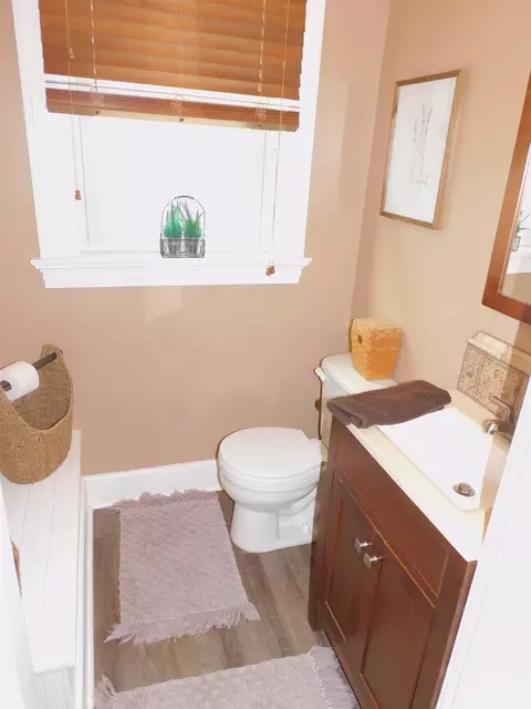 Bath - 1122 Omena Pl, Cincinnati, OH 45238 photo 1 of 7