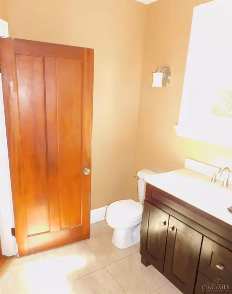 Bath - 1122 Omena Pl, Cincinnati, OH 45238 photo 3 of 7