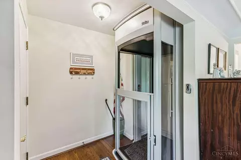 Entry Way - 2619 Beechmar Dr, Cincinnati, OH 45230 photo 2 of 2