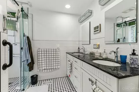 Bath - 2619 Beechmar Dr, Cincinnati, OH 45230 photo 1 of 2