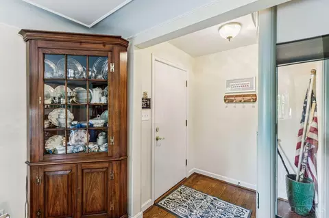 Entry Way - 2619 Beechmar Dr, Cincinnati, OH 45230 photo 1 of 2