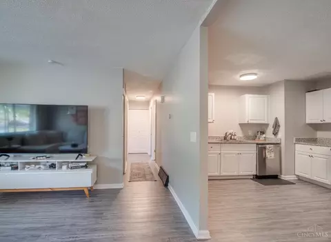 Entry Way - 1318 Meredith Dr, Cincinnati, OH 45231 photo 1 of 1
