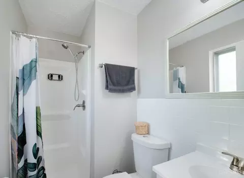 Bath - 1318 Meredith Dr, Cincinnati, OH 45231 photo 2 of 2
