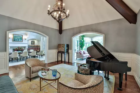 Living - 7740 Given Rd, Cincinnati, OH 45243 photo 3 of 10