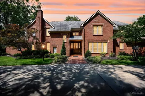 7438 Aracoma Dr, Amberley, OH 45237