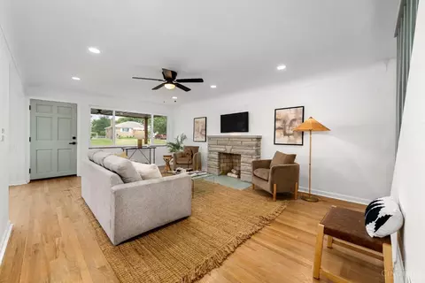 Living - 4148 School Section Rd, Cincinnati, OH 45211 photo 2 of 5