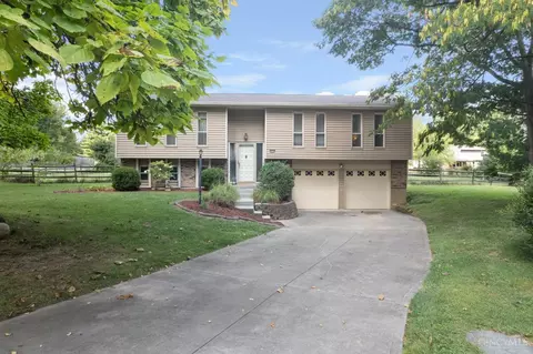 3579 Hunting Creek Ln, Amelia, OH 45102