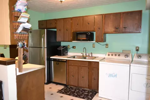 724 Winding Way, Cincinnati, OH 45245 photo 10