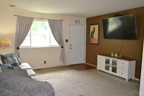 724 Winding Way, Cincinnati, OH 45245 photo 4