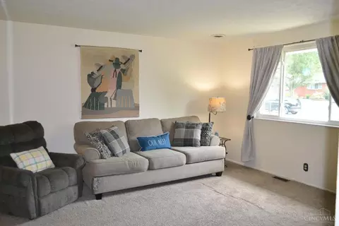 724 Winding Way, Cincinnati, OH 45245 photo 5