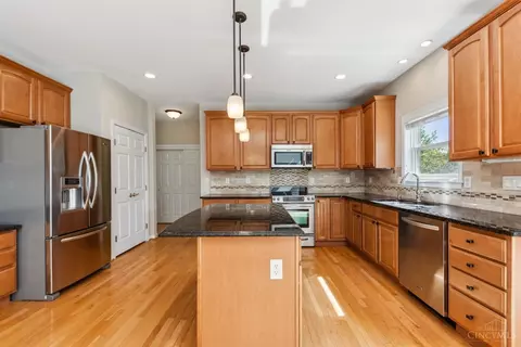 Kitchen - 4493 Devon Ct, Mason, OH 45040 photo 4 of 4