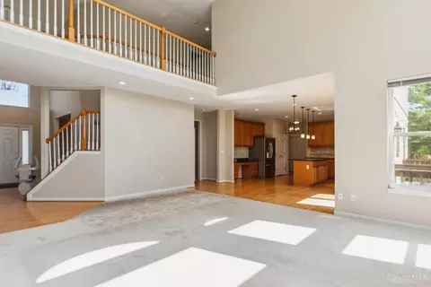 Living - 4493 Devon Ct, Mason, OH 45040 photo 8 of 10