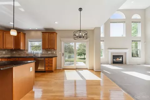 Living - 4493 Devon Ct, Mason, OH 45040 photo 5 of 10