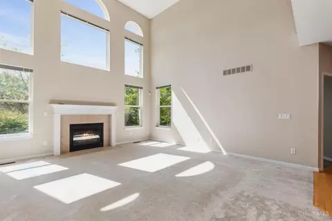 Living - 4493 Devon Ct, Mason, OH 45040 photo 2 of 10