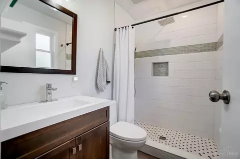 Bath - 620 Brandy Way, Cincinnati, OH 45244 photo 1 of 2